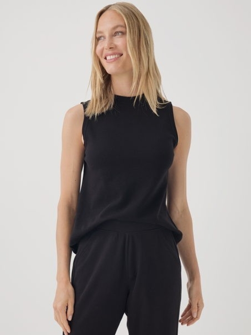 Pact Women's Airplane Mock Neck Shell Size M
